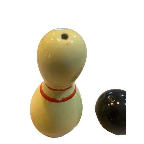 VTG Ceramic Bowling Pin and Ball Salt & Pepper Shakers Set Japan - Picture 3 of 8